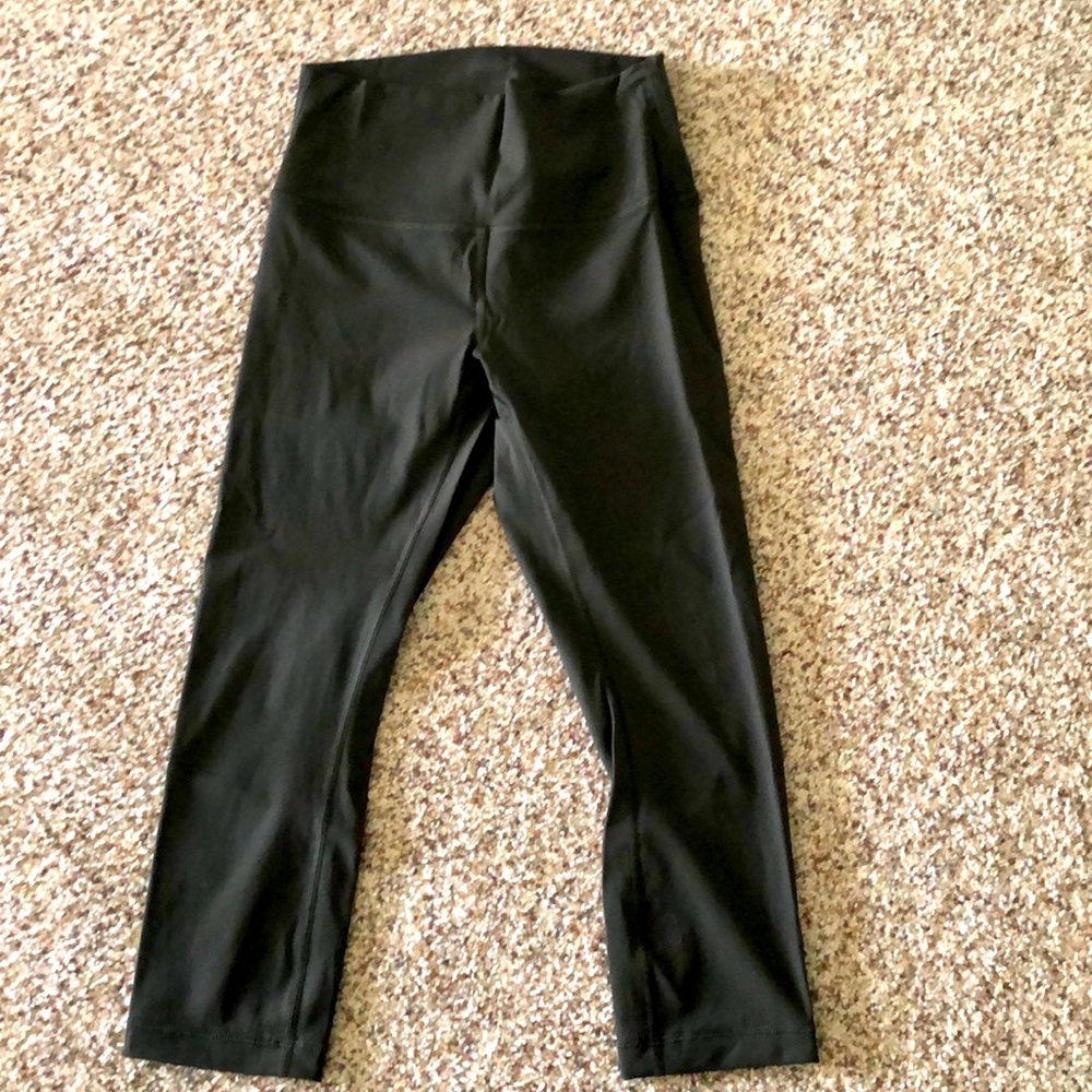 LULULEMON - Wunder Under - Size 6 - Green